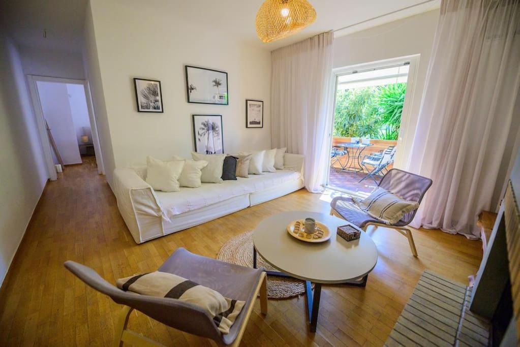 Seaside 2 Bedroom Boho Minimal 80m Beachfront Апартаменты Афины