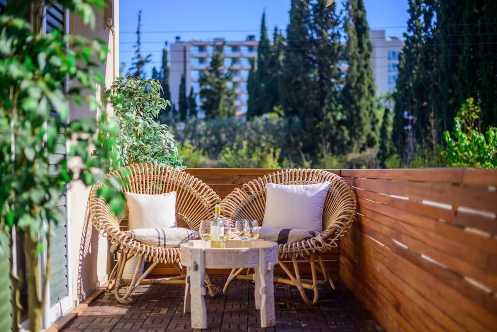 Seaside 2 Bedroom Boho Minimal 80m Beachfront * Афины