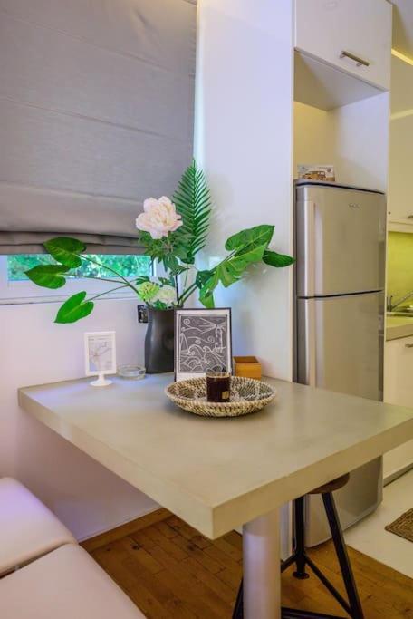 Seaside 2 Bedroom Boho Minimal 80m Beachfront Афины